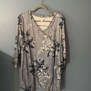 CJ Banks 3/4 sleeve tunic. Blue print V-neck 3X